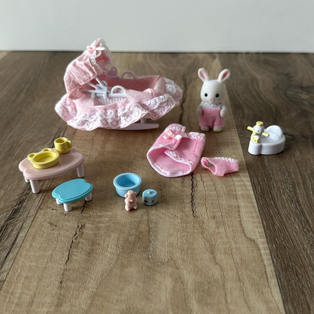 Calico Critters Sophie’s love n care set